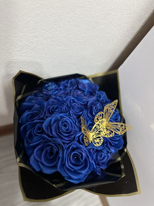 Buchet 19 trandafiri satin