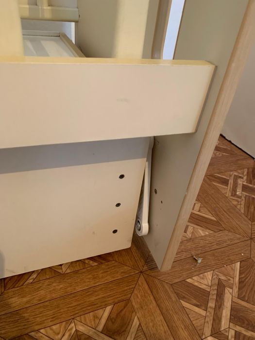 Детская кроватка с маятником