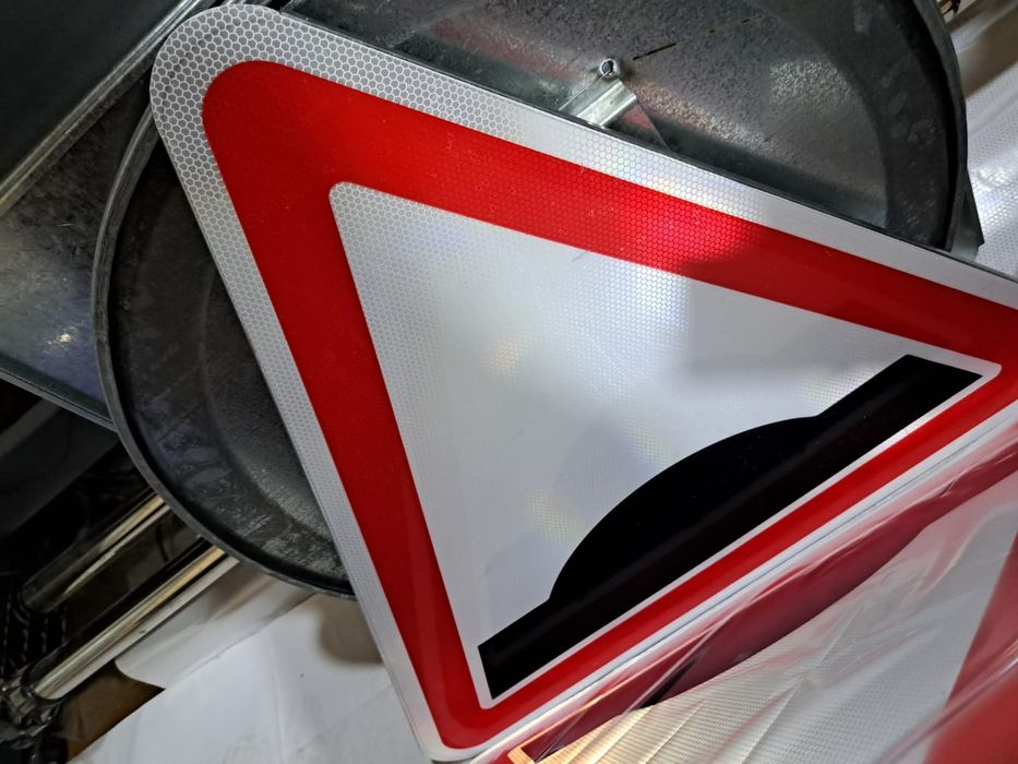 Светодиодные дорожные знаки