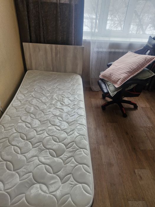 Продам кровати с матрасами