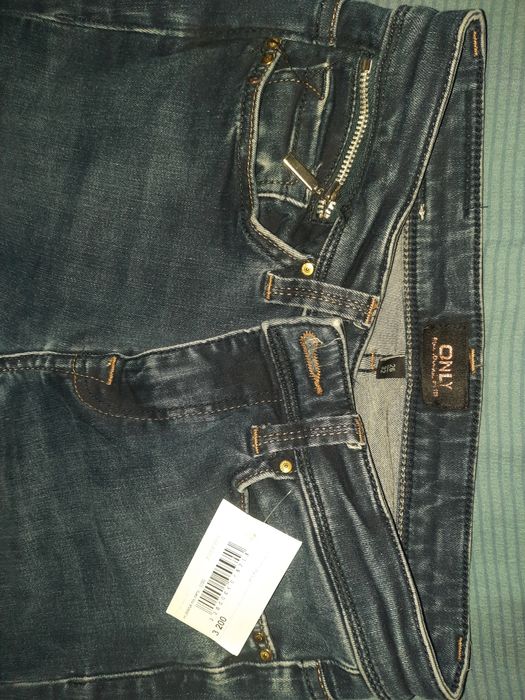 Продам новые джинсы