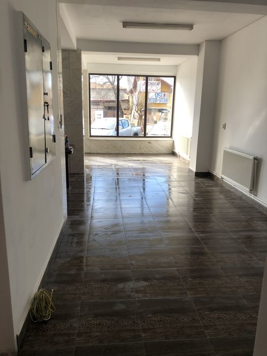 Inchiriez spatiu comervial