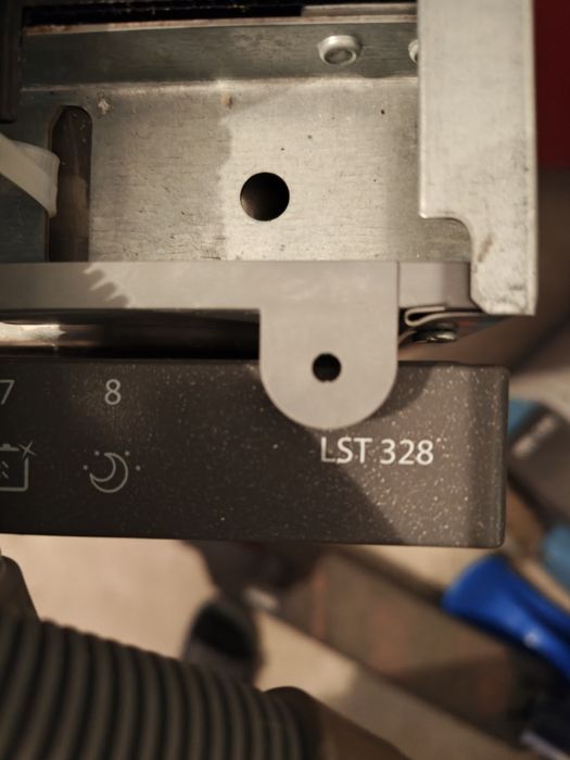 Съдомиялна за вграждане Ariston