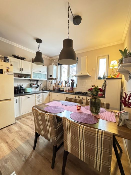 Apartament la casă –ultra central – Oradea

Se oferă spre vânzare apar