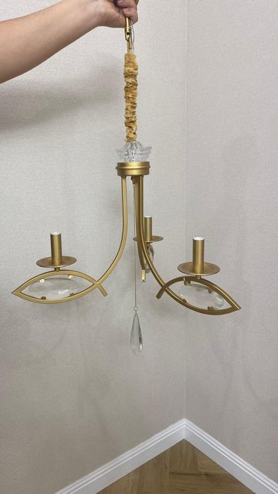 Продам люстру трехрожковую