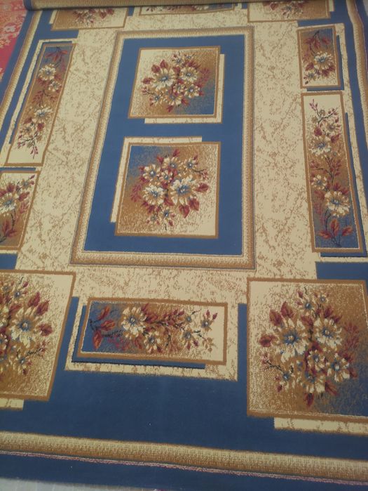 Ковер б/у в неплохом состоянии