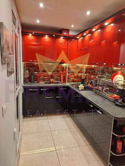 Продава се Четиристаен апартамент в Варна, Възраждане 1 - 100 кв.м за 1173 €/кв.м - Снимка #4