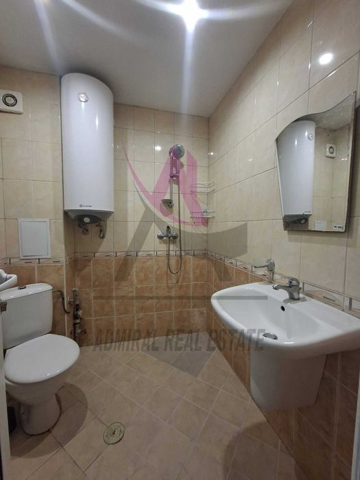 Двустаен -Лятно кино -обзаведен