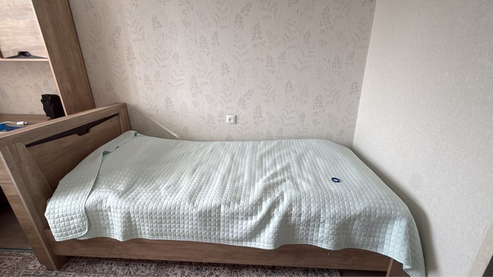 Продам кровать 90*200 с матрасом