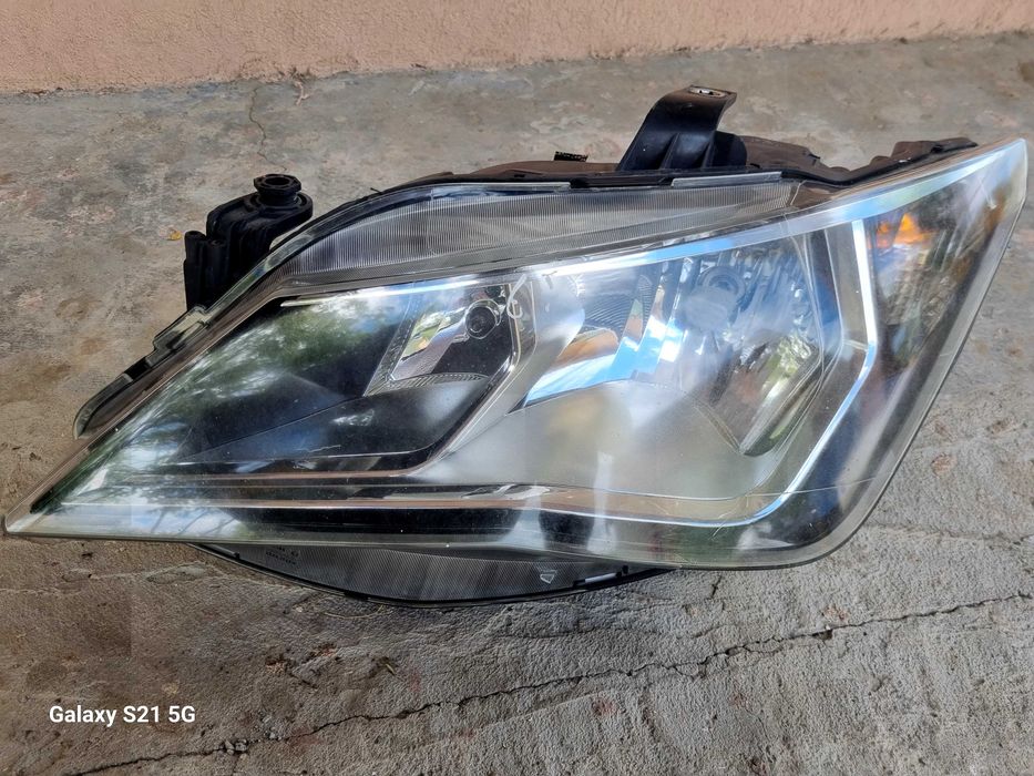Vând Far Seat Ibiza 6J stânga sticlă transparentă cromată neagră H7/H7