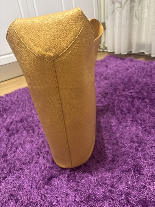 Geanta din piele naturala ! Laura Maxim . Lotus