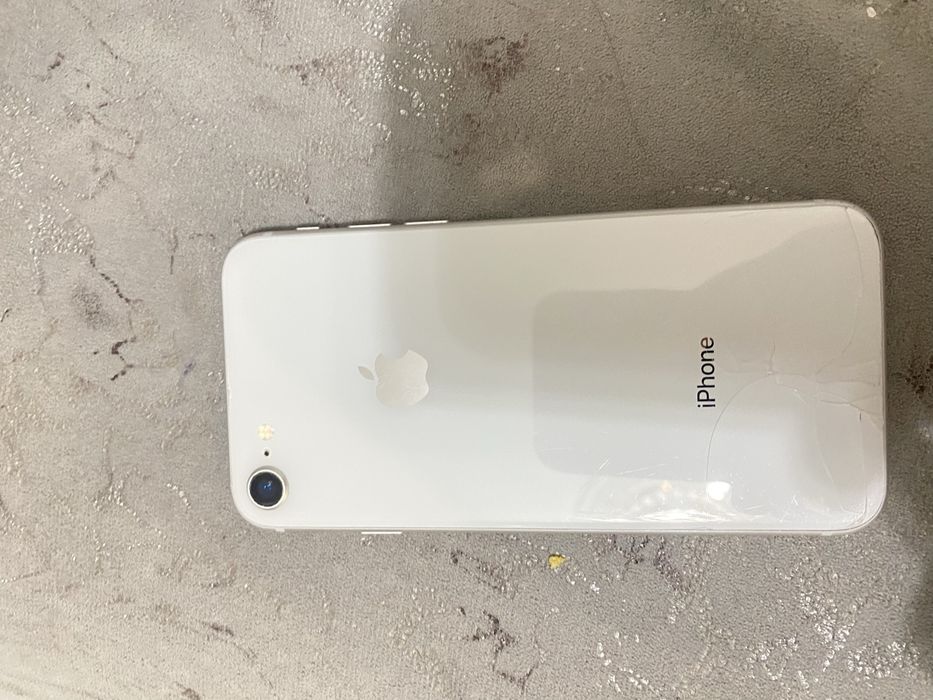 Айфон 8 в блоке состаяние 10/6