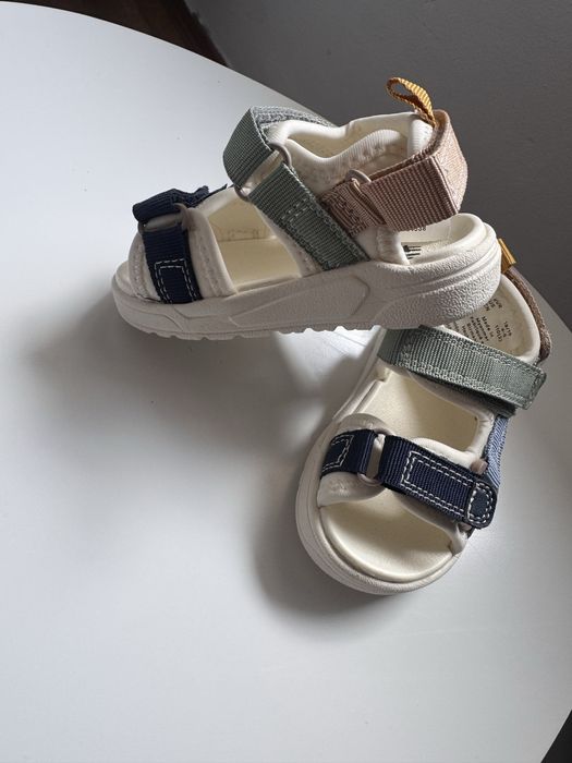 Бебешки сандали H&M за момче