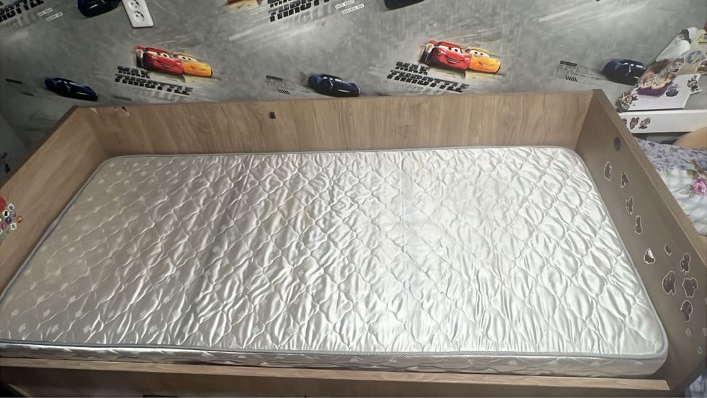 Матрас без кровати отдам даром самовывоз