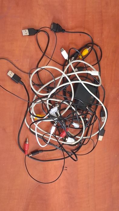 Кросовки 45  размер + игрушки и шнуры