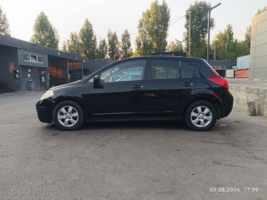 Продам автомобиль Nissan versa срочно