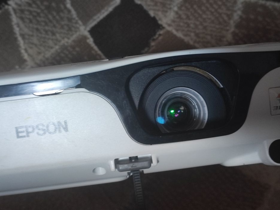 Проектор Epson EB-S12.