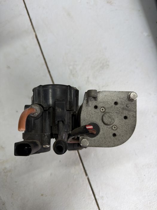 Compresor suspensie pneumatica perne audi a8 d4 4H in stare buna