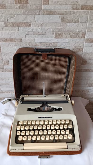 Стара пишеща машина Марица 12 - Made in Bulgaria - 1976г