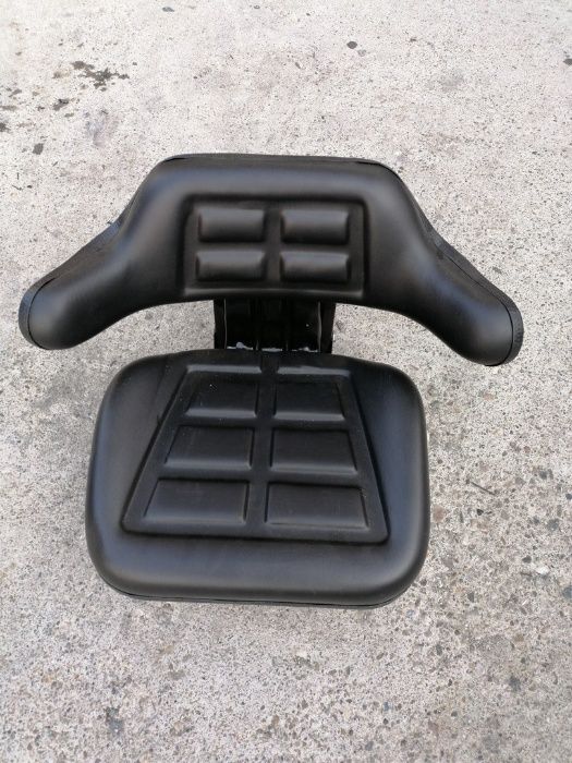 Scaun tractor nou u445 u650 cu reglaj triplu amortizor Impermeabil