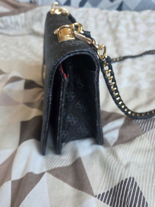 Данска чанта Guess