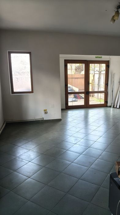 Proprietar, închiriez casă pentru activități comerciale
