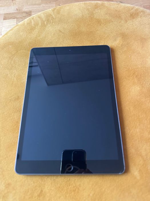 Ipad 8th gen wifi, cellular, unlocked