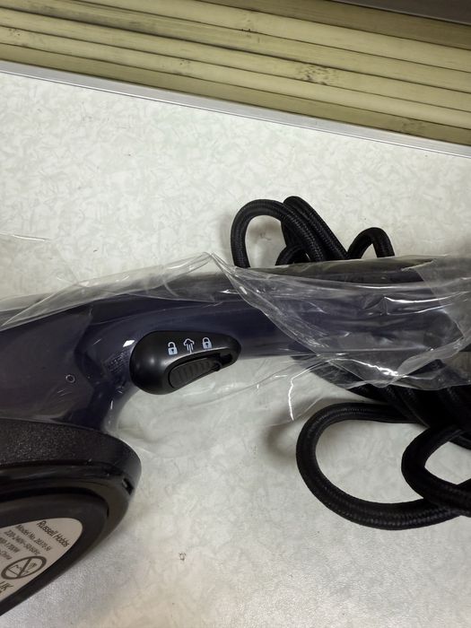 Уред за гладене с пара Russell Hobbs