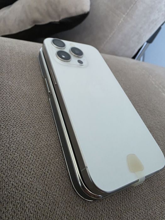IPhone 15pro 256GB Бял