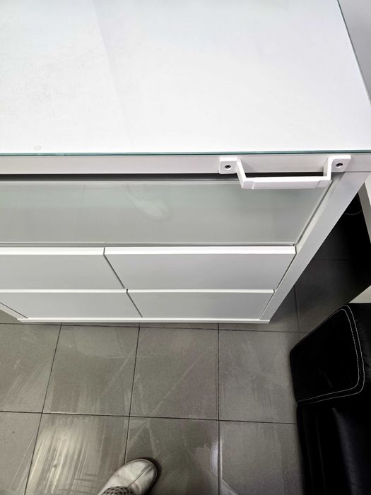 Професионален шкаф за педикюр / козметичен салон – удобен и стабилен