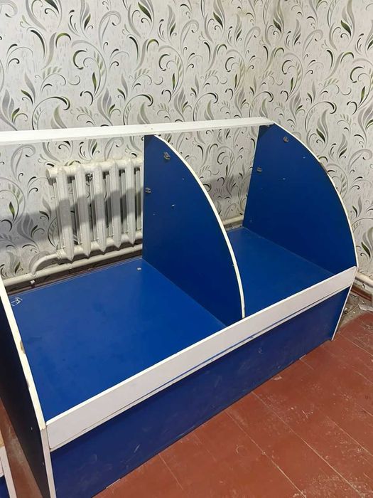 Стеллаж и витрины, б/у