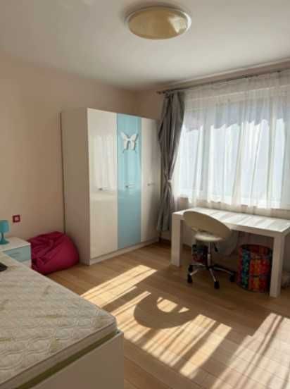 Тристаен апартамент под наем Левски