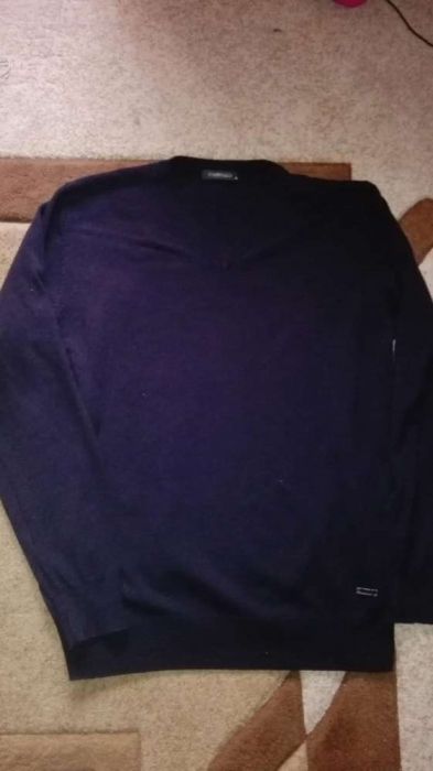 Pulover ,marimea M,de culoare neagra,stare f.buna