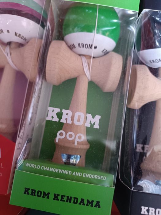 Kendama KROM POP – jucărie originală, nouă, diverse culori