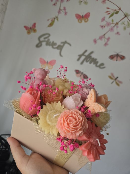 Aranjamente florale din ceară