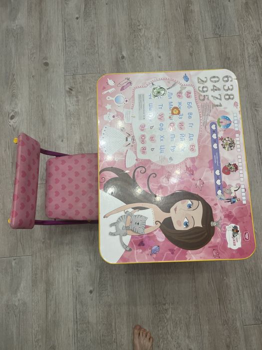 Стол со стулом