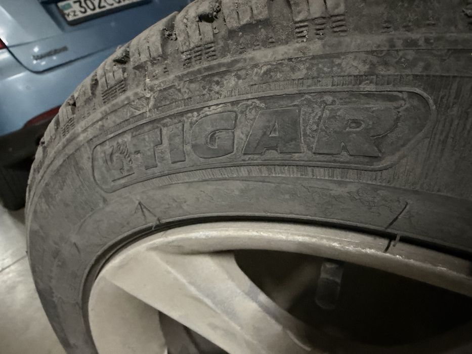 215/55 R16 Мерседес Е230 лупарик