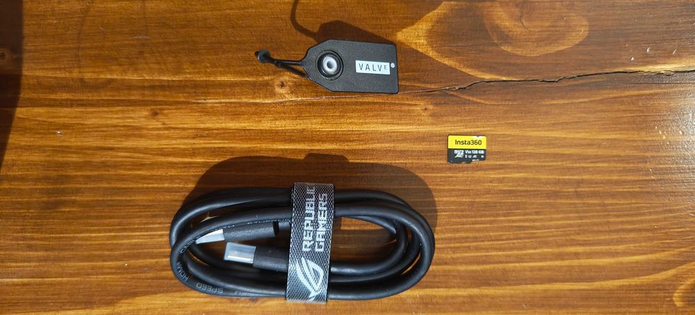 Steam Deck OLED 512GB + Оригинален Dock + 2 Зарядни + Аксесоари
