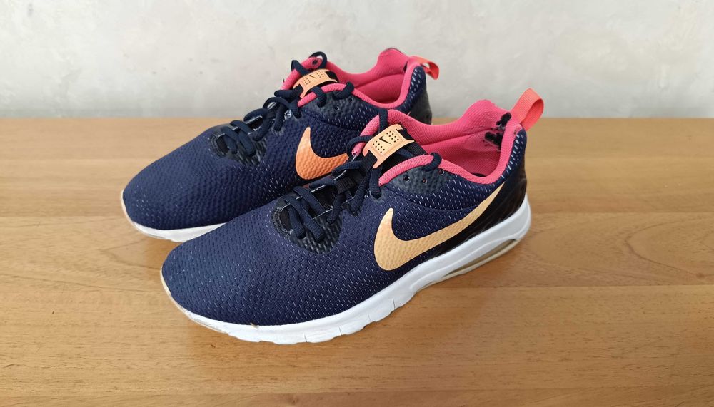 Nike Air Max Motion-В Добро Състояние