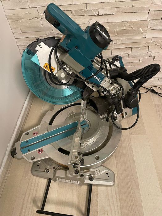 Vand fierăstrău dublu Makita