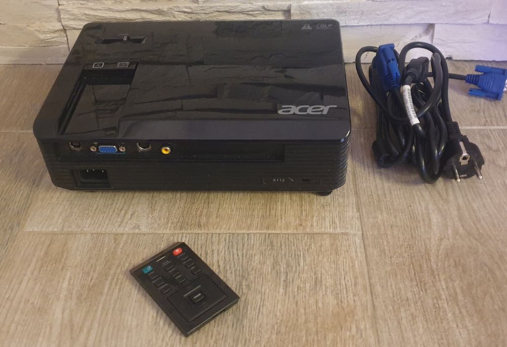 Продавам Проектор Acer x112