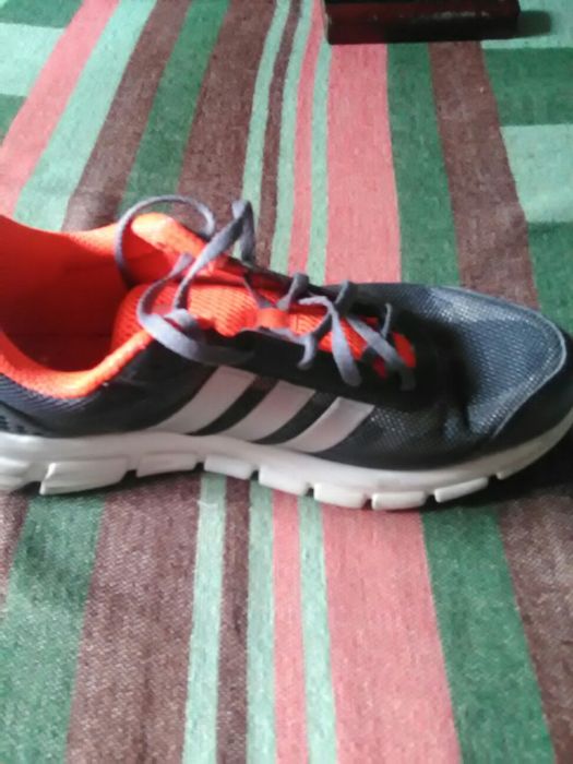 Pantofi sport Adidas pret 200lei
