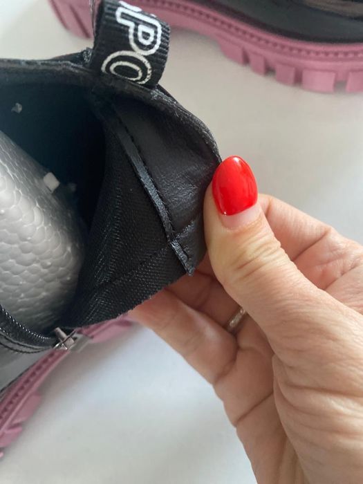 Продам абсолютно  новые ботинки  для девочки