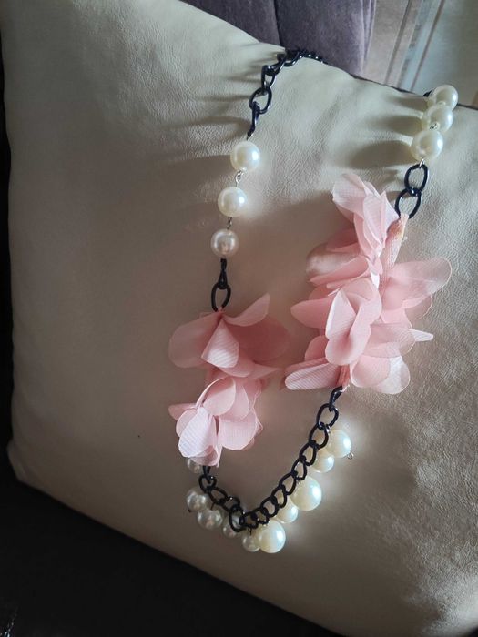 Сет Колиета - актуални аксесоари -8 броя изображения- различни модели