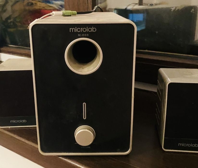 Акустическая система Microlab 2 колонки плюс сабвуфер.