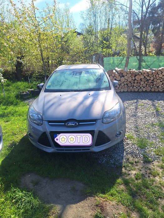 Ford Focus Înmatriculată, stare buna,senzori fata spate,senzori oglinzi laterale.