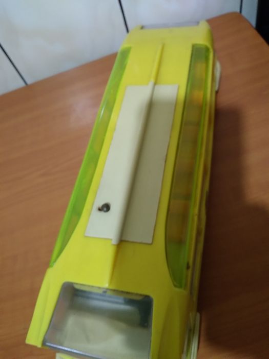 Autocar ONT, plastic