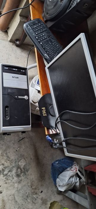 Vând monitor,  unitate si tastatură