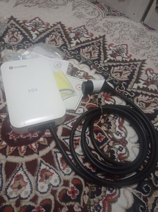 Зарядник для электромобиля