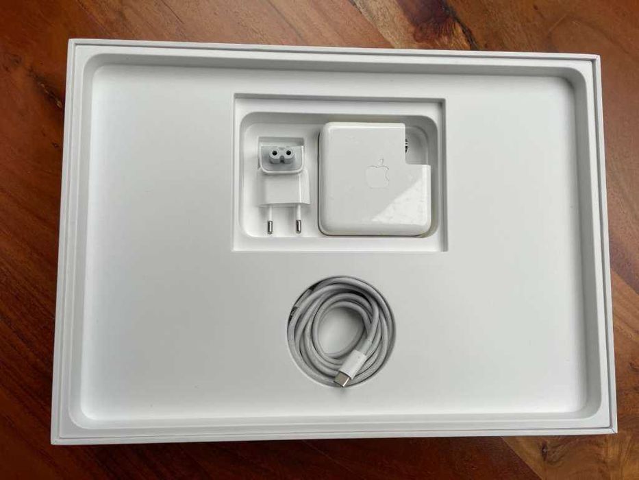 Macbook Pro 13, 1000Gb SSD 16GB Ram 2017, two thunderbolt 3 ports